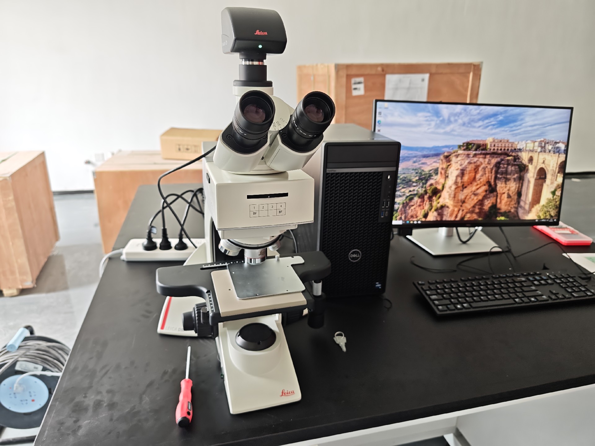 徕卡DM2700M实拍图 (1).jpg